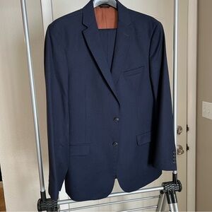 Jos A. Bank wool/cashmere blend suit. Navy. 43 Long.